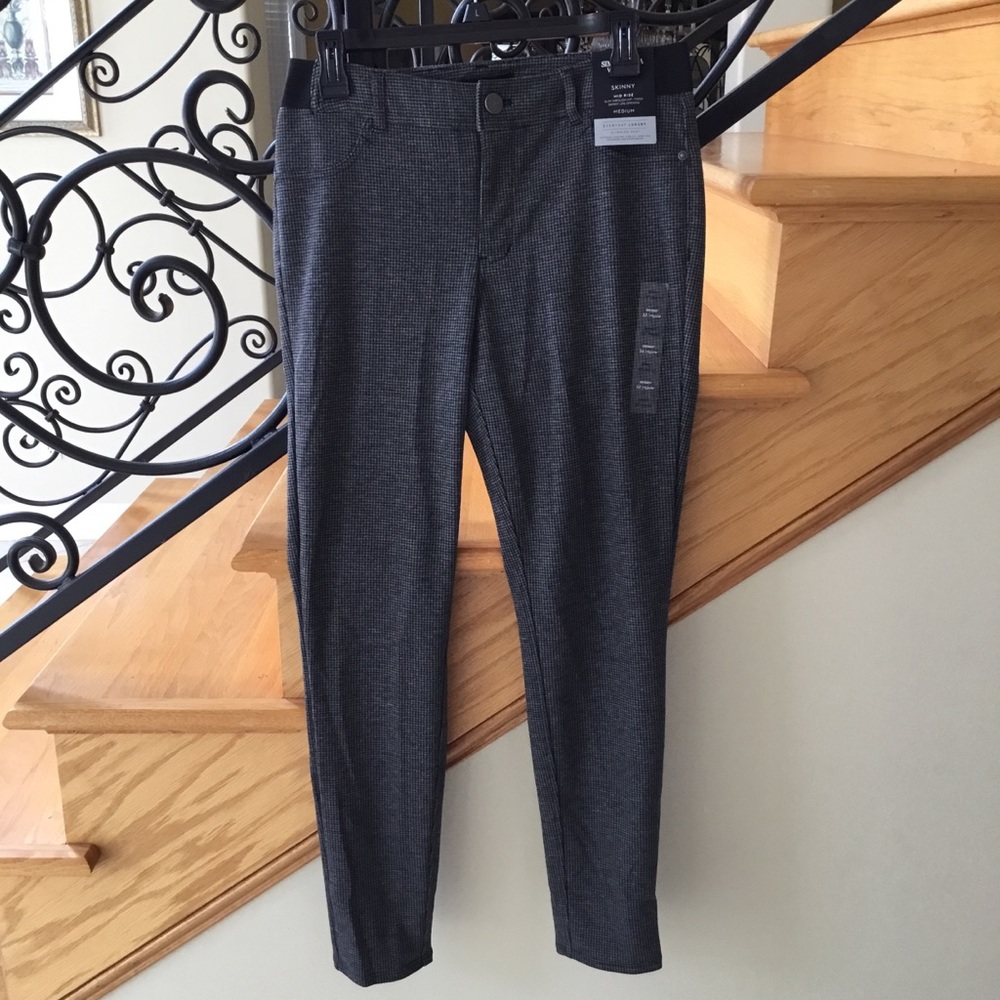 Simply Vera Verawang slim pant Sz m midrise NWT